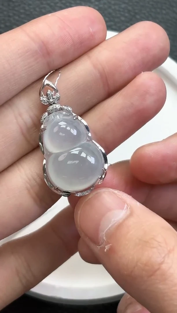 【闪购商品】翡翠颈饰18K金镶嵌葫芦