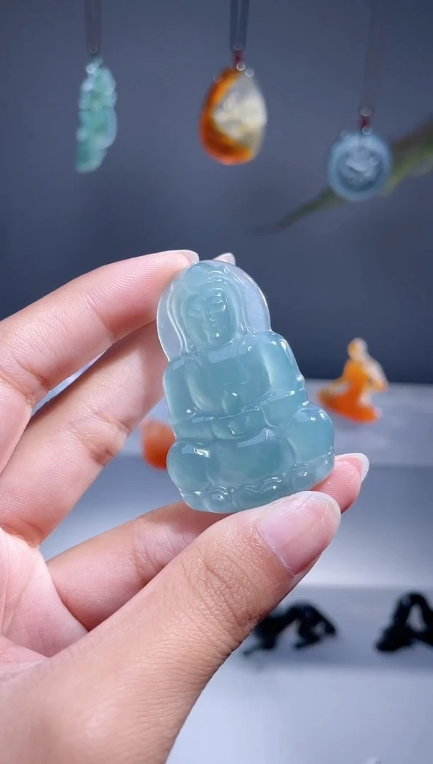 翡翠未镶嵌颈饰观音