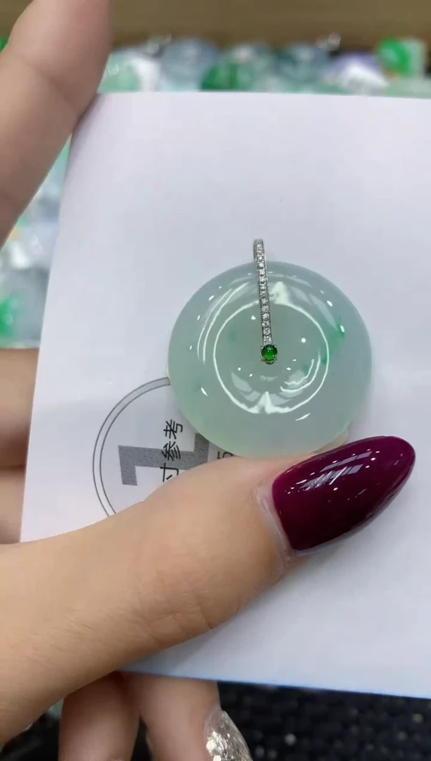 翡翠18K金镶嵌颈饰1111111111111