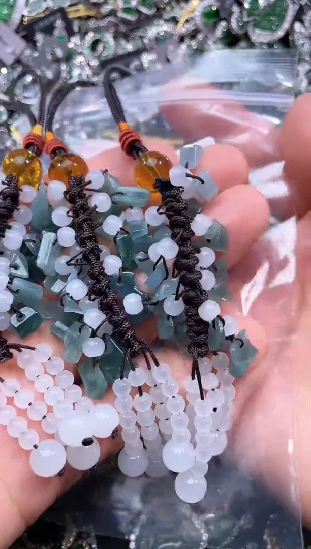 【闪购商品】翡翠颈饰未镶嵌L691车挂 多样性发其一