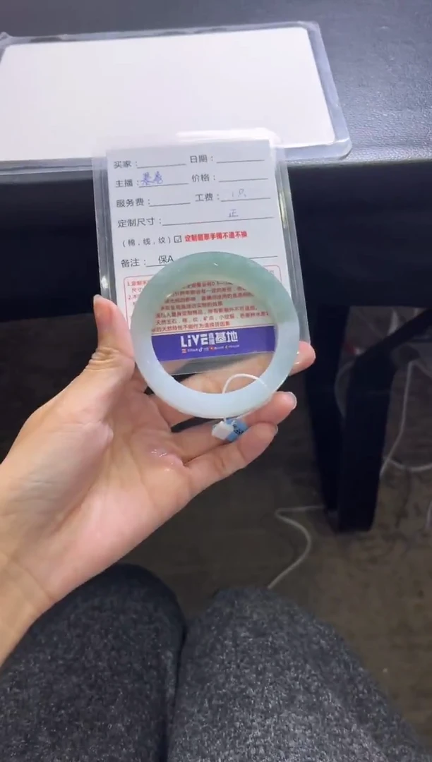 未镶嵌手镯定制翡翠大****姐定制手镯不退不换