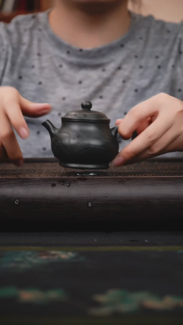 茶壶紫砂君子兰 潘壶
