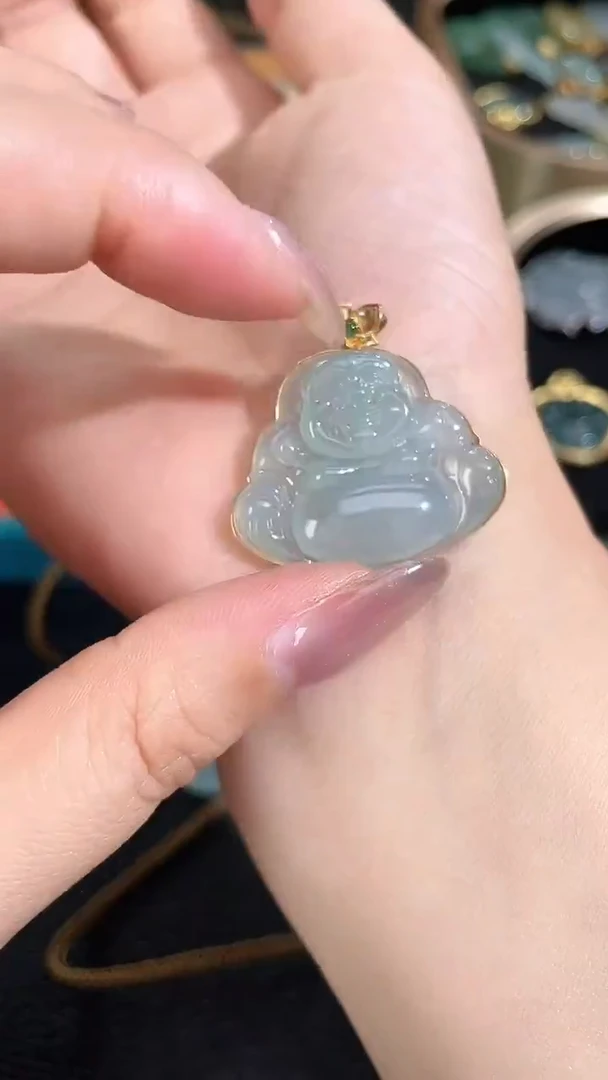 颈饰18K金镶嵌翡翠2026123101多样性发一