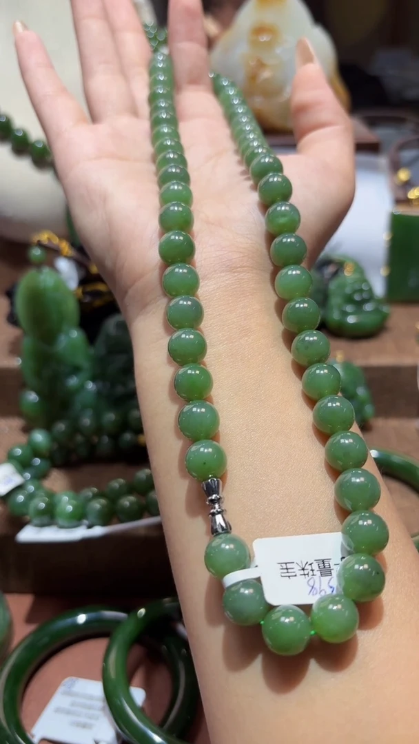 颈饰未镶嵌和田玉（碧玉）1