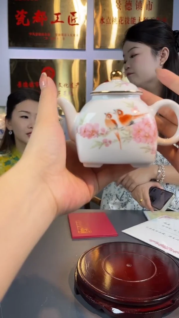 摆件瓷博会&水点桃花胡晶006