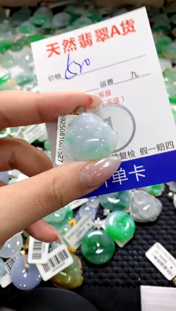 颈饰18K金镶嵌翡翠1111111111111111