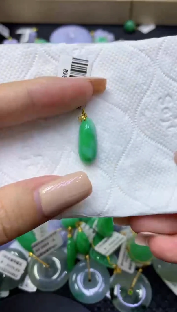 颈饰18K金镶嵌翡翠天然缅甸翡翠A货