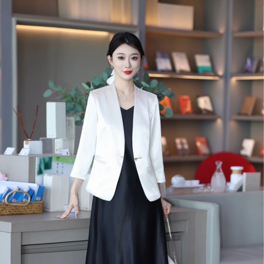 2025小个子春夏新款气质V领修身时尚百搭通勤西装外套