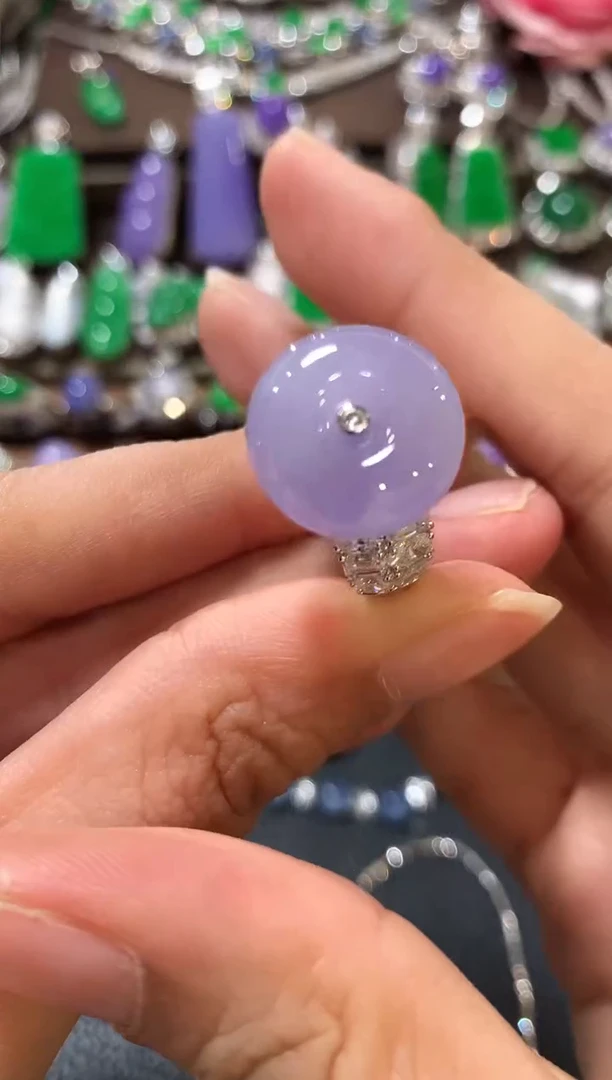 18K金镶嵌戒指翡翠m106  紫色有色差