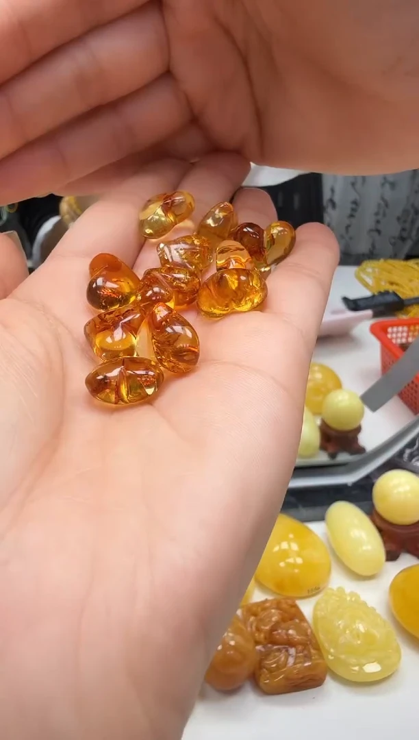 裸石琥珀未镶嵌随机一件