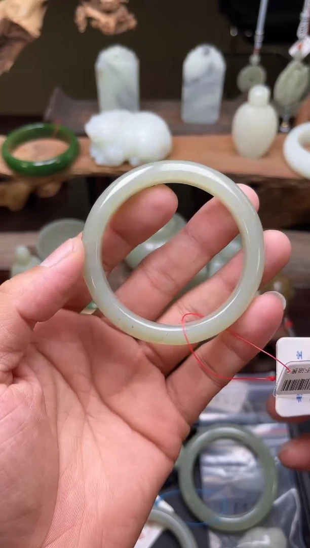 【闪购商品】和田玉手镯未镶嵌且末青白手镯52圈9006900