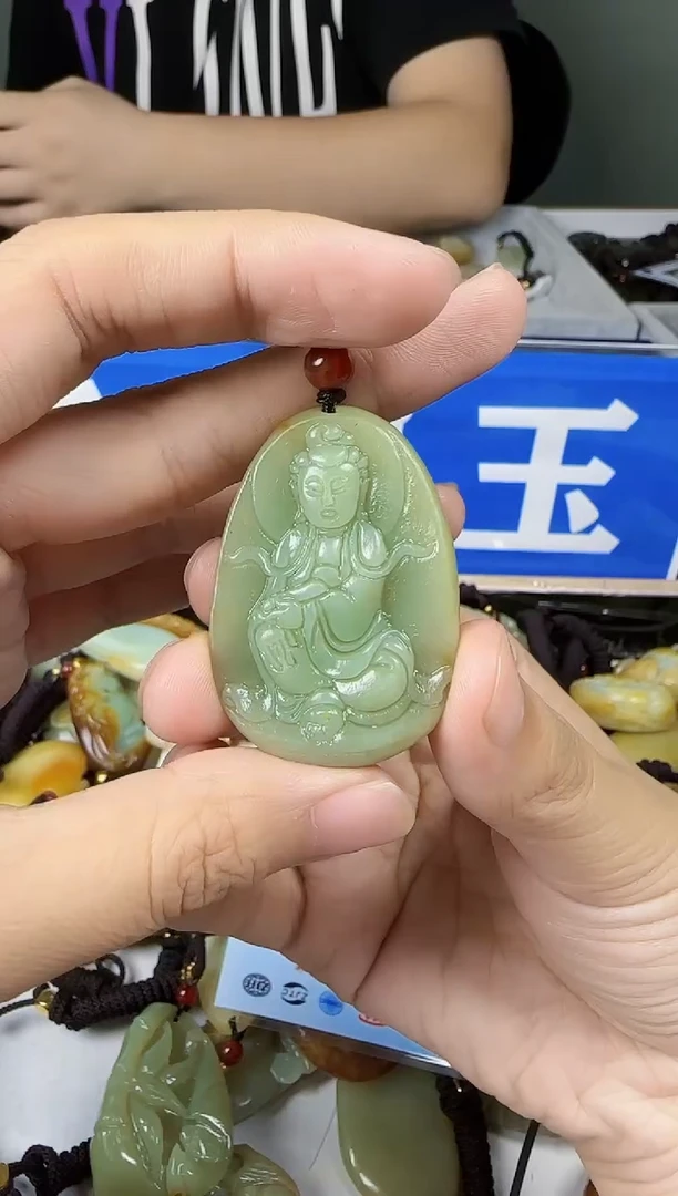 和田玉未镶嵌颈饰1