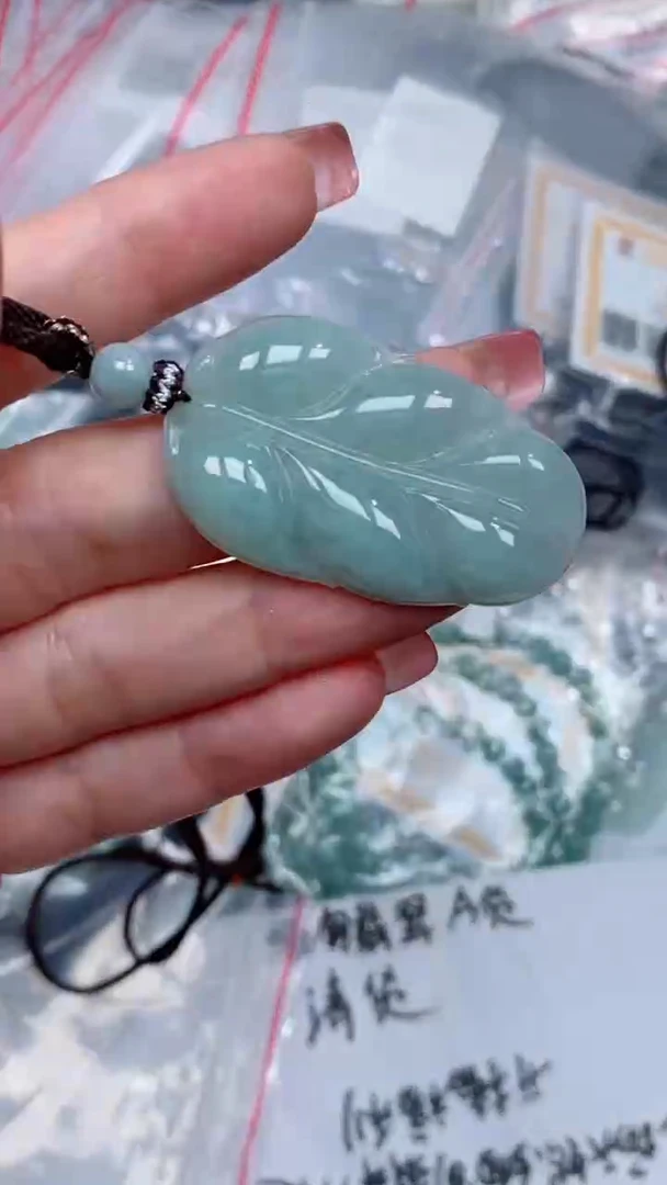 翡翠未镶嵌颈饰吊坠