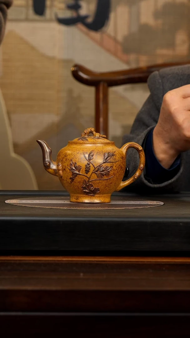 【闪购商品】紫砂茶壶CLQ 柴烧  松鼠葡萄
