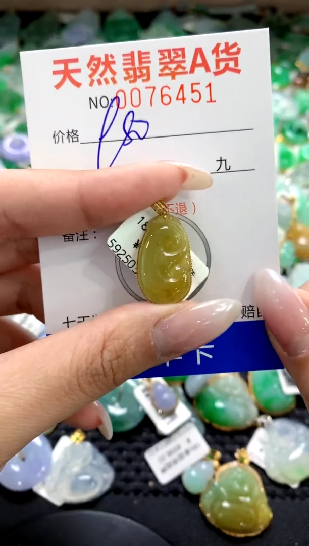 翡翠18K金镶嵌颈饰1111111111111111