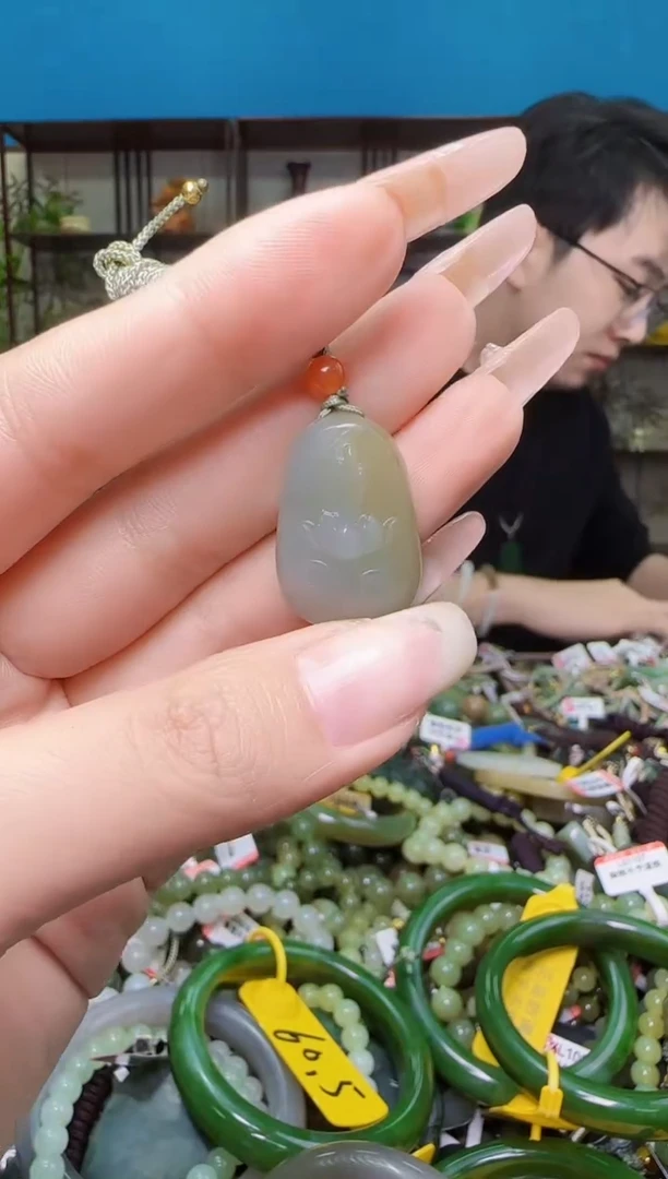 颈饰未镶嵌和田玉1