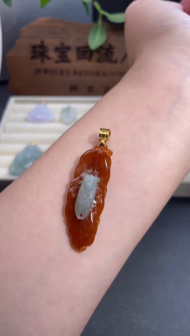 翡翠18K金镶嵌颈饰33 中国好珠宝