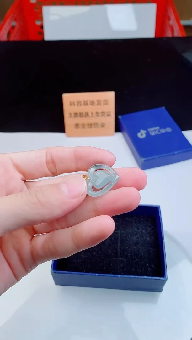 颈饰未镶嵌翡翠·