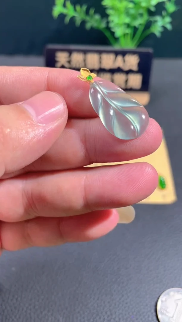 翡翠18K金镶嵌颈饰翡翠