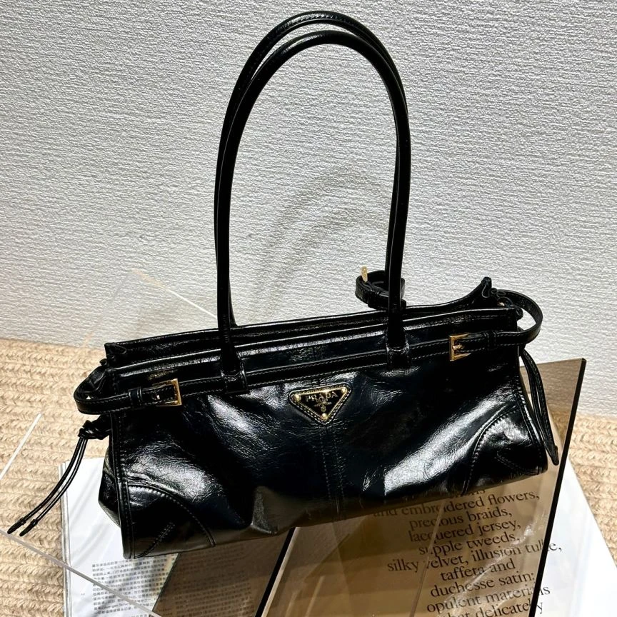 99新 Prada/普拉达 黑金softlux手袋 中号
