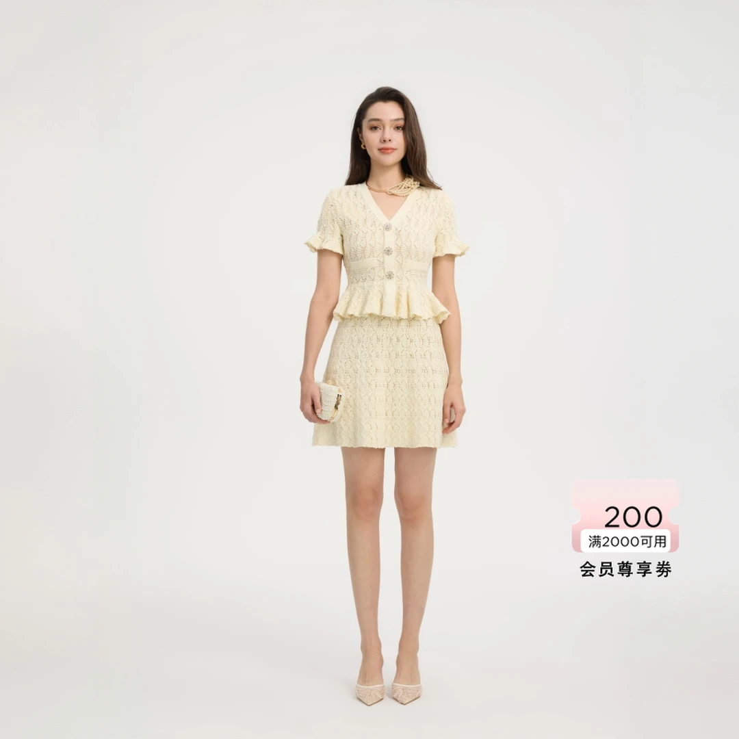 bebe2025夏季新款女士波浪贝壳纹仿钻扣饰伞摆腰针织连衣裙230916