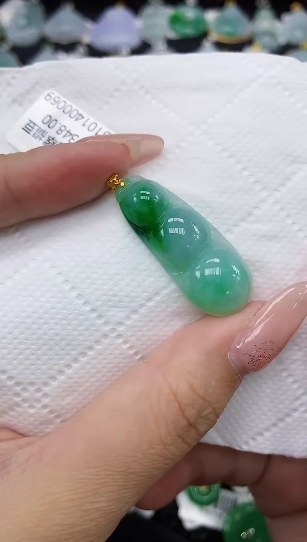 颈饰18K金镶嵌翡翠1111111111