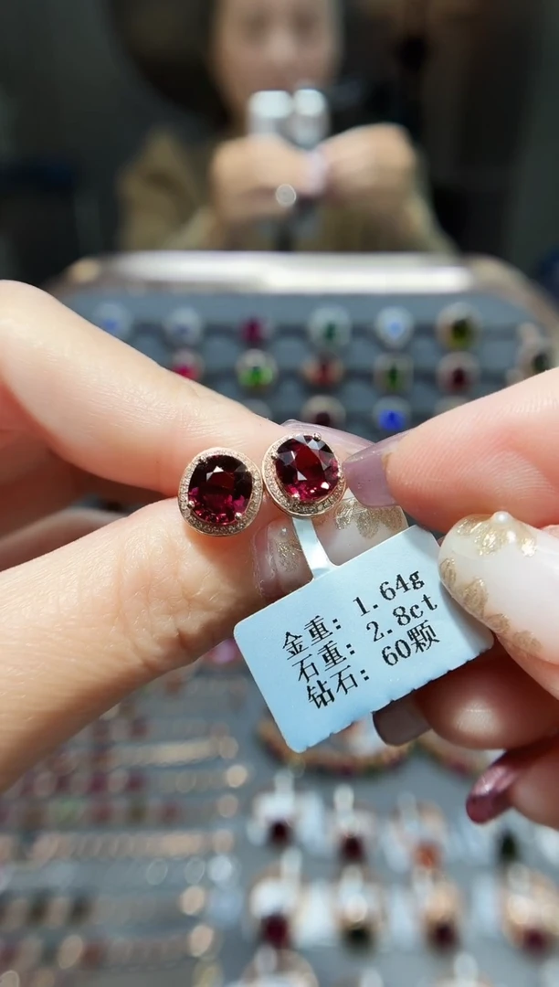 18K金镶嵌耳饰碧玺2.8配钻