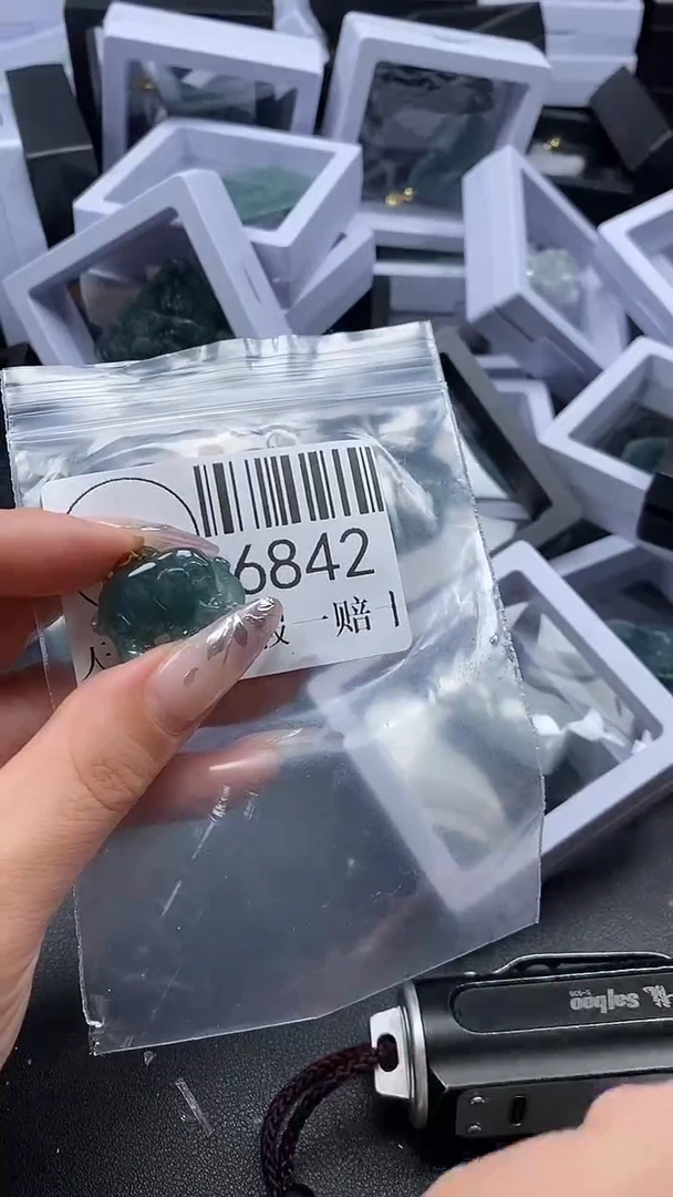 吊坠(不含链)未镶嵌翡翠6842