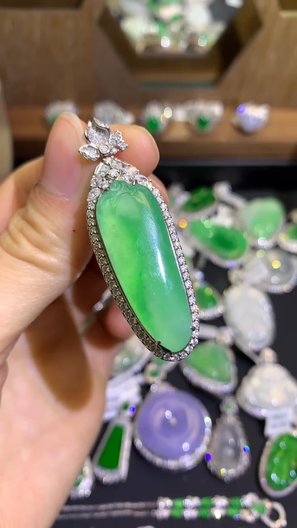 【闪购商品】翡翠吊坠(不含链)18K金镶嵌吊坠