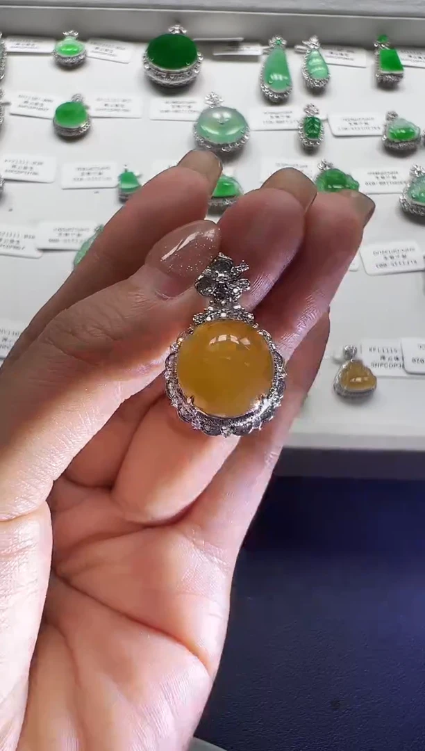 颈饰18K金镶嵌翡翠KXHM1115-038