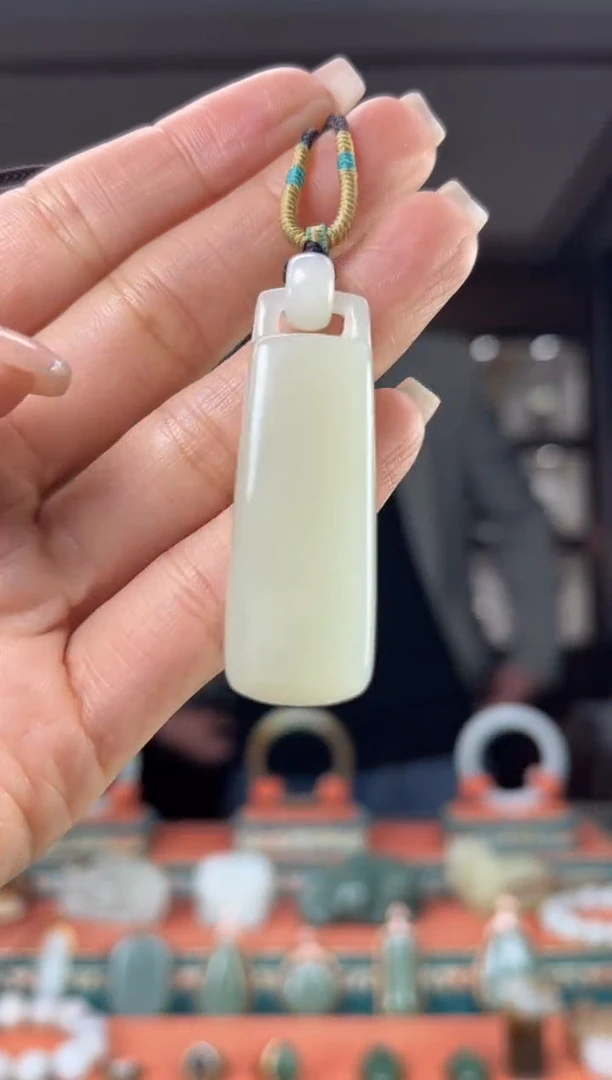 颈饰未镶嵌和田玉佩佩