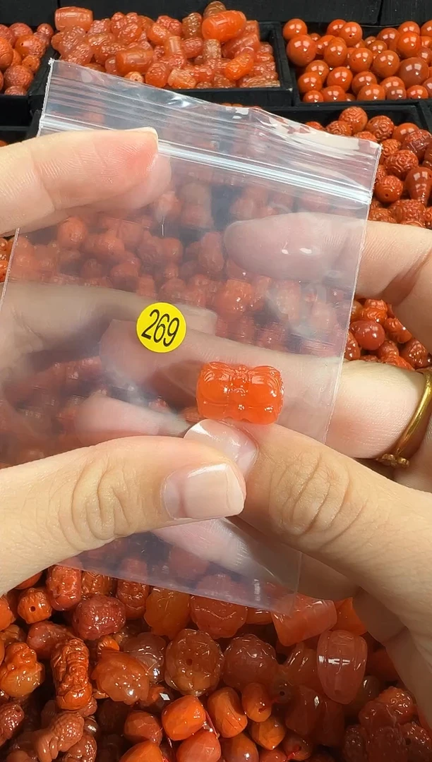 颈饰未镶嵌南红玛瑙1