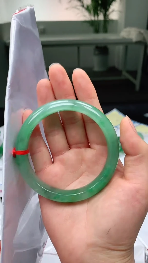 【闪购商品】石英质玉手镯未镶嵌冰飘花手镯