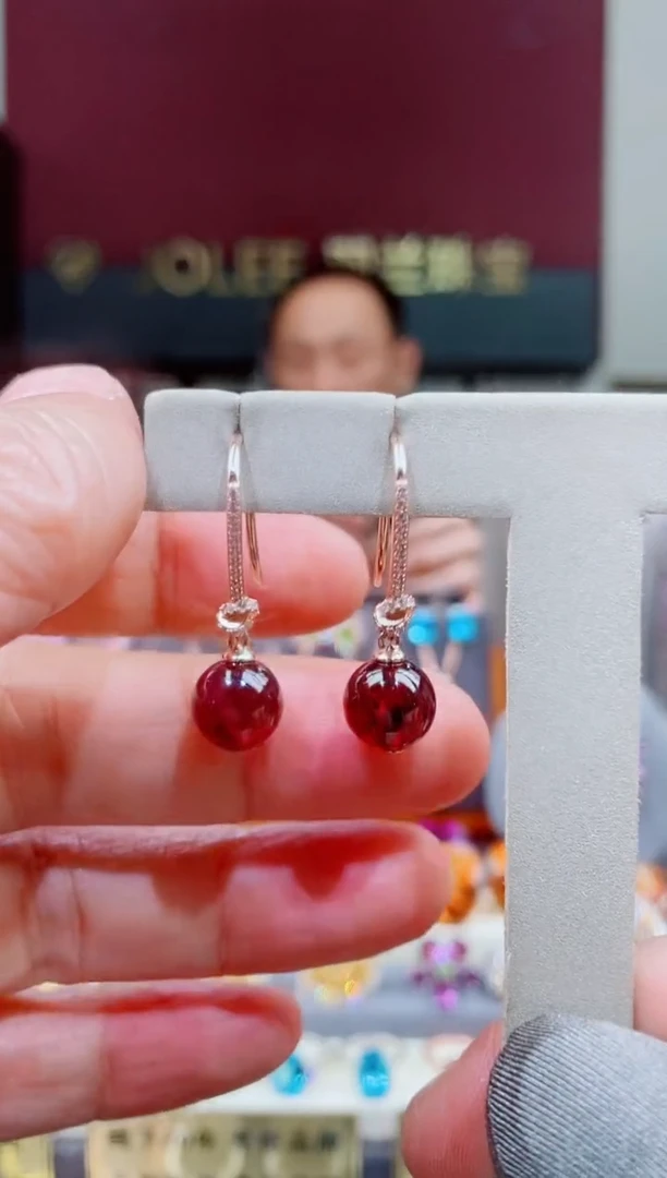 银S925镶嵌耳钉石榴石石榴石耳钉