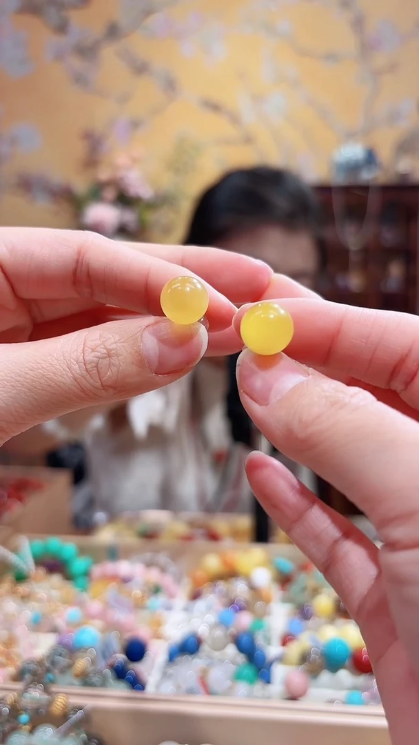 蜜蜡18K金镶嵌耳饰设计款鸡油黄耳钉11.4