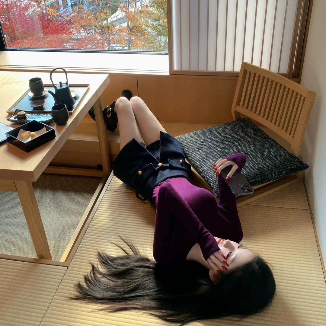 圆领长袖修身针织衫女冬韩系休闲内搭打底衫毛呢A字短裤两件套