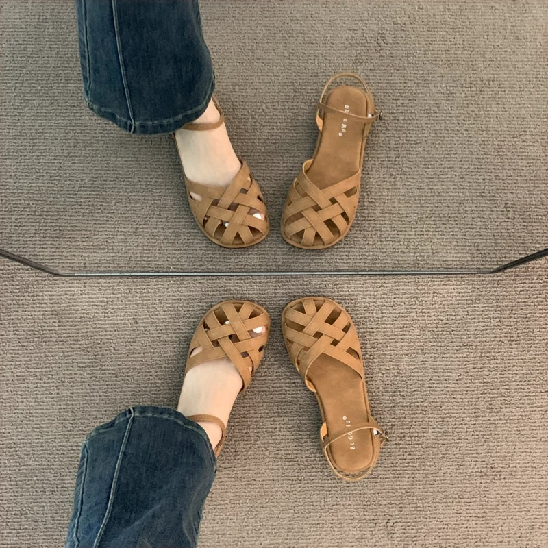 包头法式复古气质凉鞋女夏季外穿温柔棕色仙女平底旅游度假罗马鞋