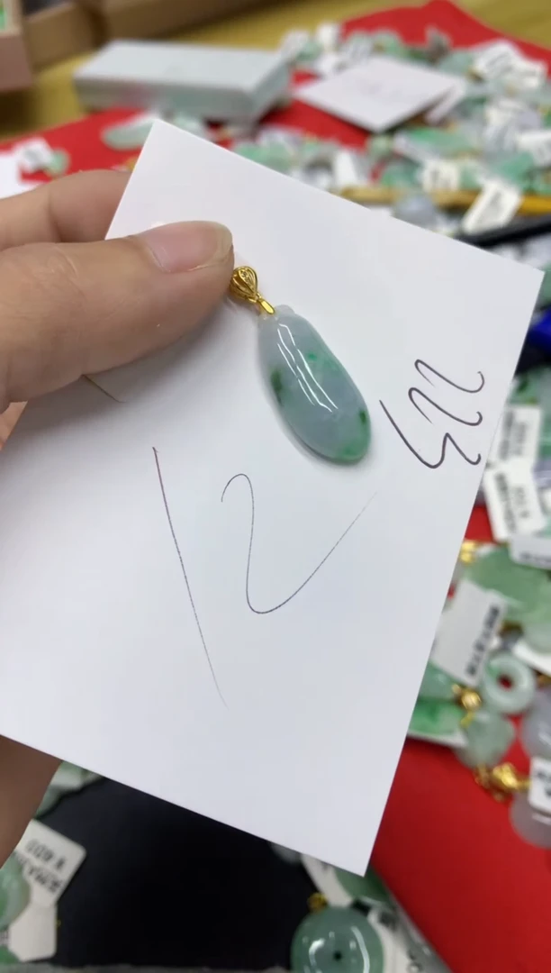 翡翠未镶嵌颈饰翡翠