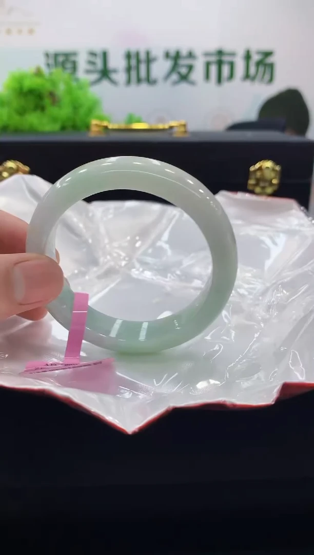 翡翠手镯未镶嵌手镯