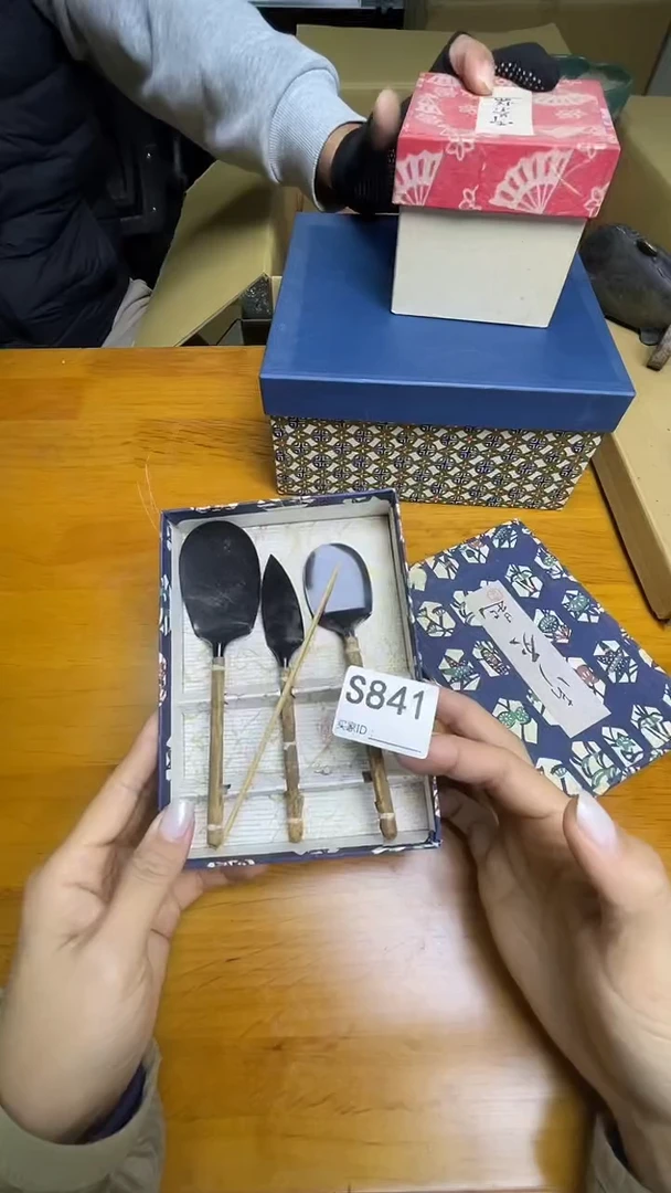 瓷片W****rS841默认微瑕，谨慎参拍