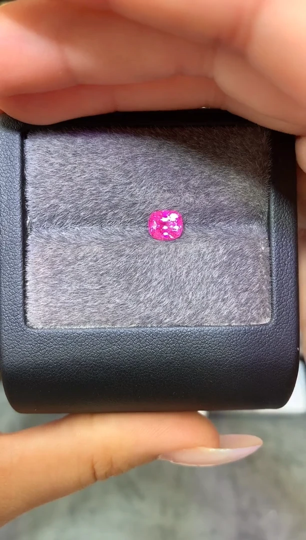 未镶嵌裸石定制尖晶石霞*枕型 热粉绝地 1.15ct