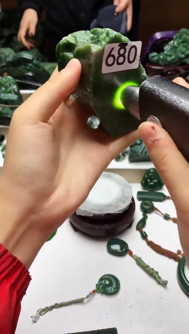 未镶嵌和田玉挂件1