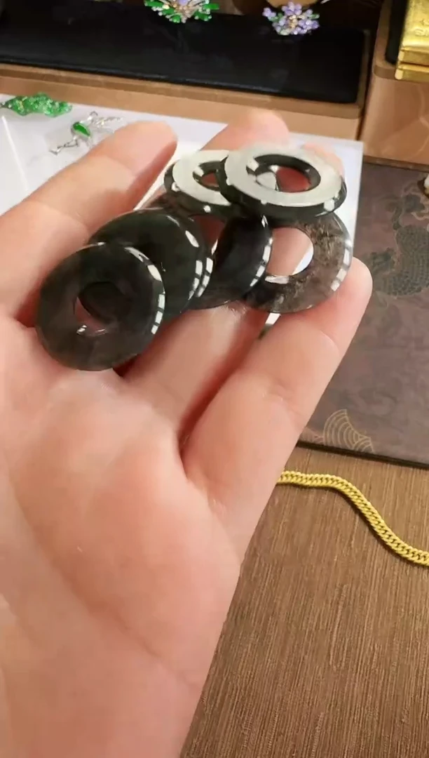 翡翠未镶嵌颈饰吊坠 多样性发货 发一个