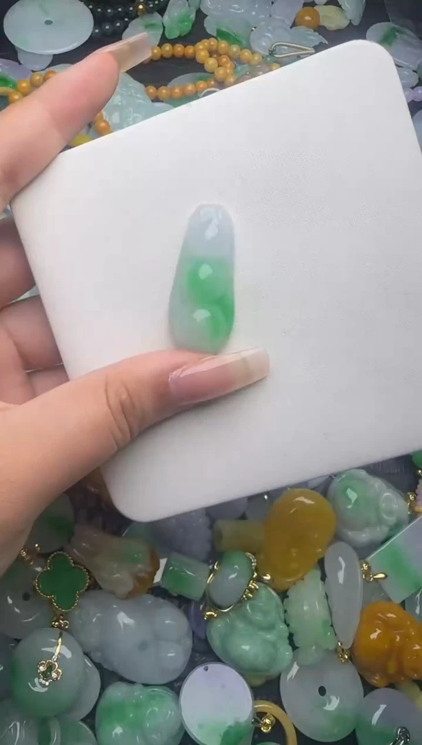 翡翠未镶嵌颈饰天然缅甸翡翠吊坠