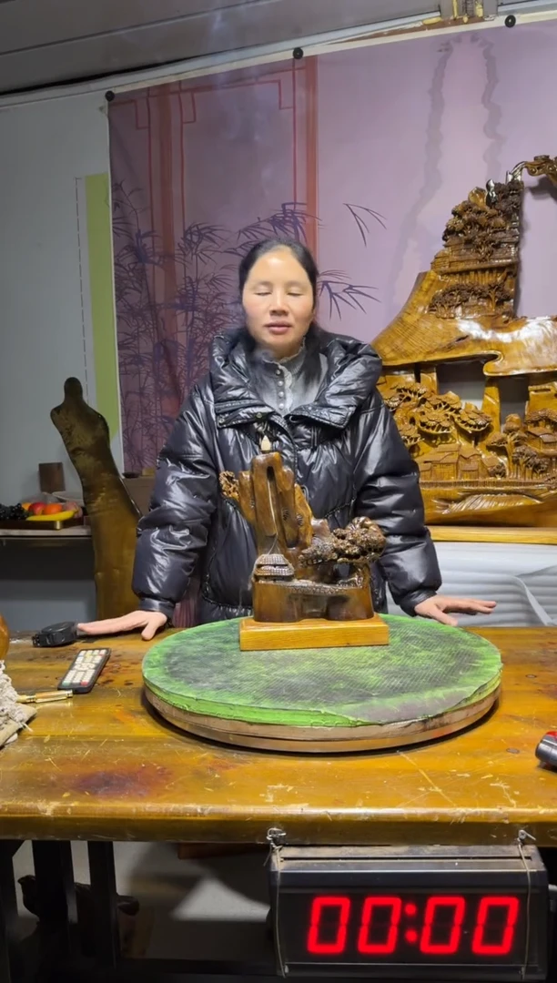 金丝楠冲****霸金丝楠木雕刻摆件