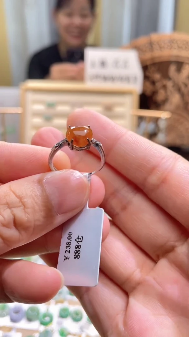 颈饰未镶嵌翡翠蛋面
