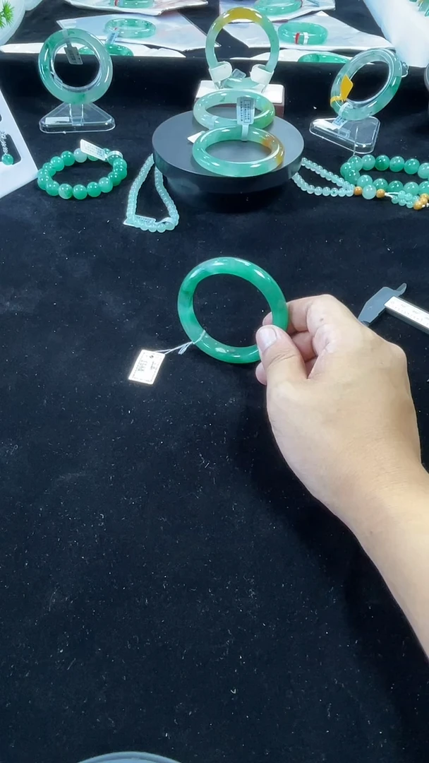 石英质玉手镯未镶嵌手镯2