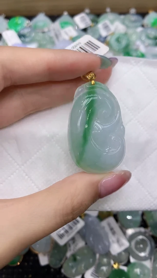 翡翠18K金镶嵌颈饰111111111111