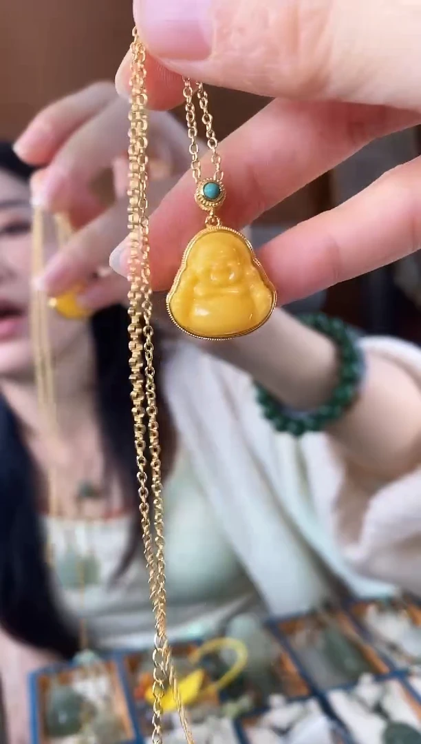 颈饰未镶嵌和田玉银镶蜜，蜡佛公吊坠