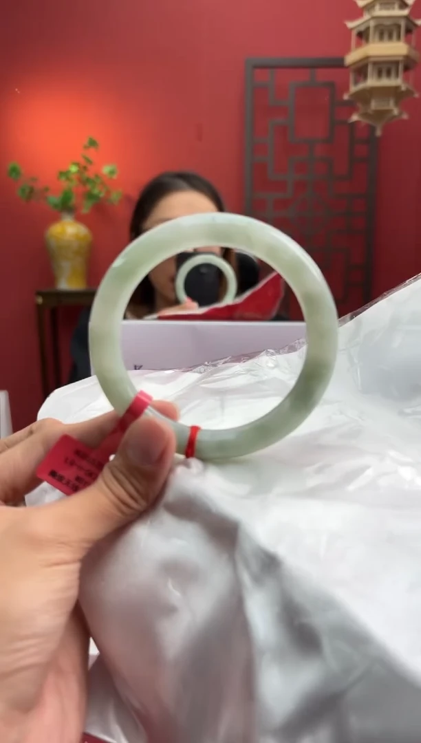 未镶嵌手镯（圆镯）翡翠翡翠手镯4